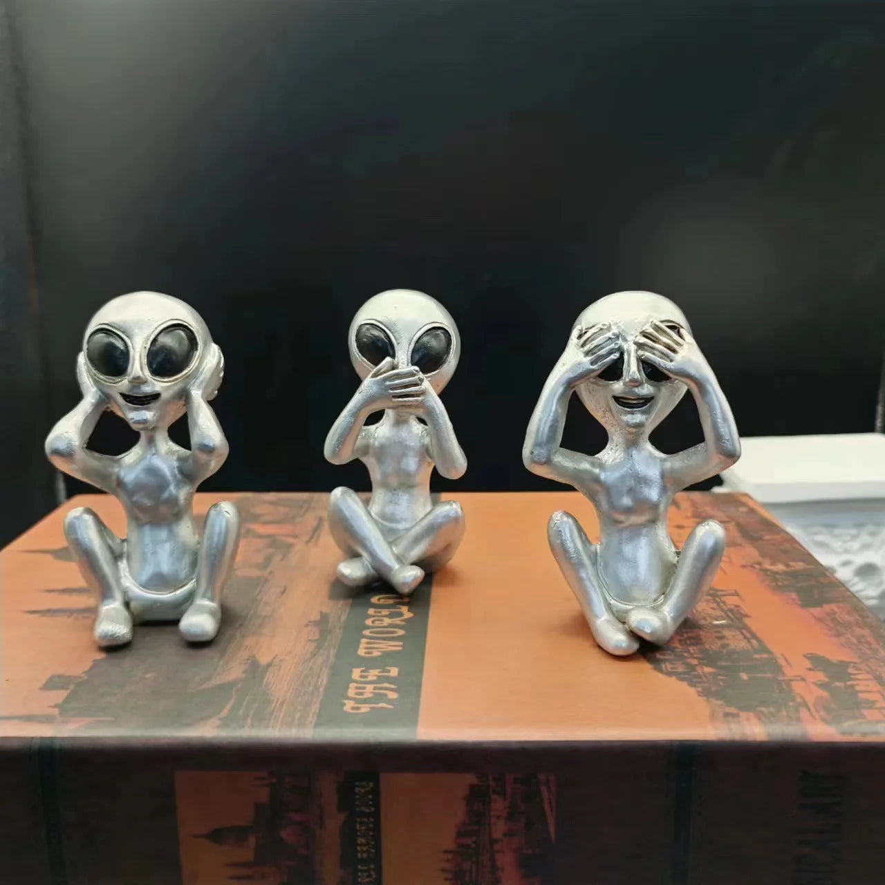 J.Y.R® Three Wise Aliens Resin Craft Ornaments